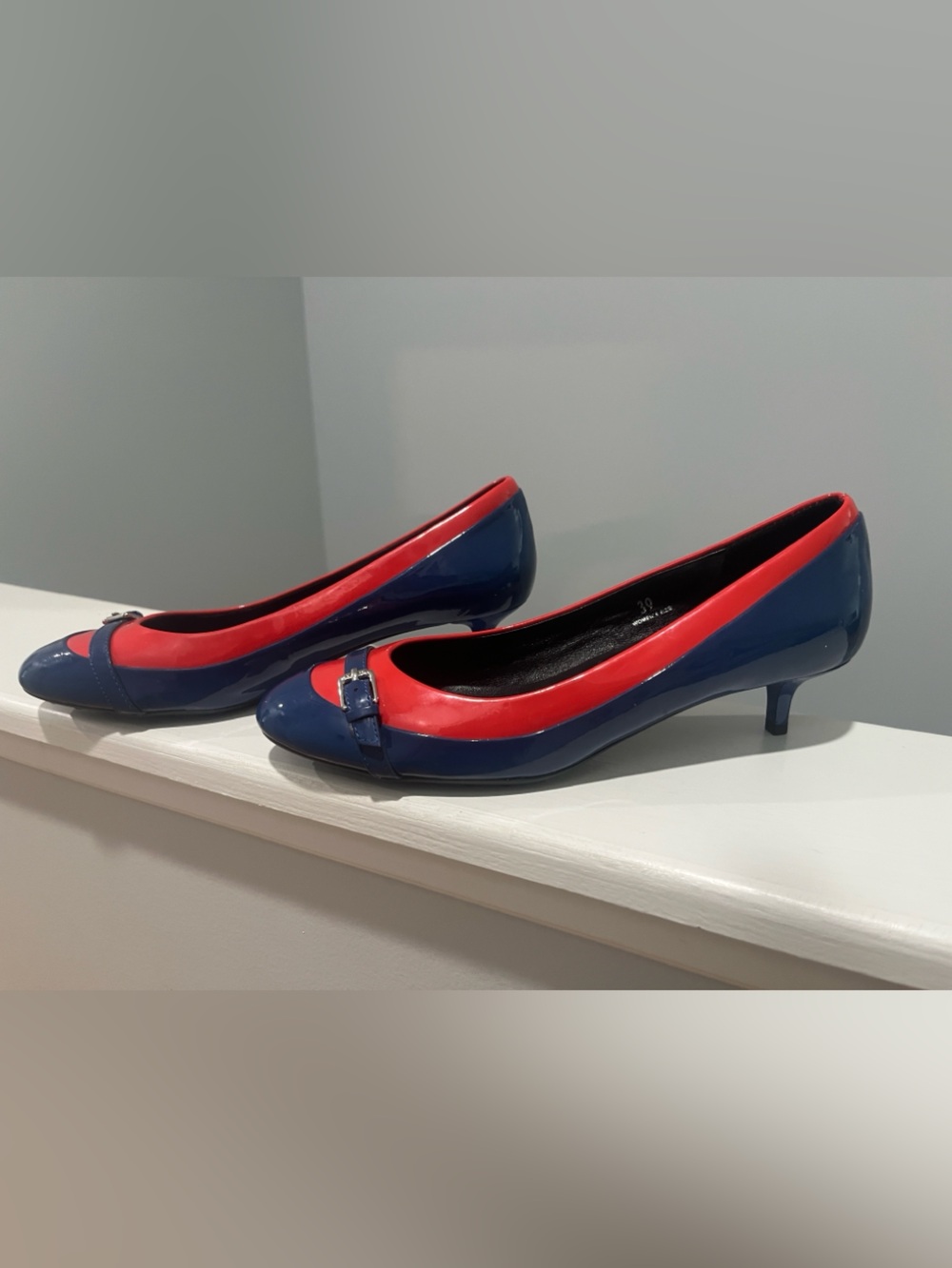 TOD'S size 39 Navy and Red Patent Leather Kitten Heel Pumps Women worn once